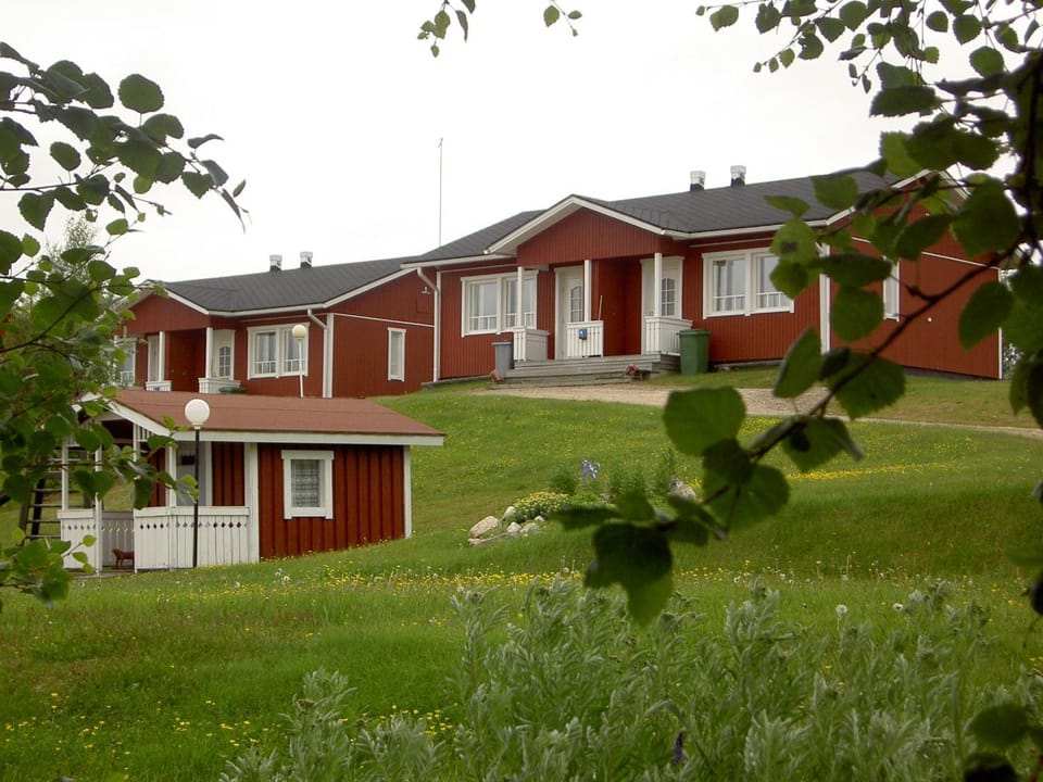 Facade/entrance, Area and facilities