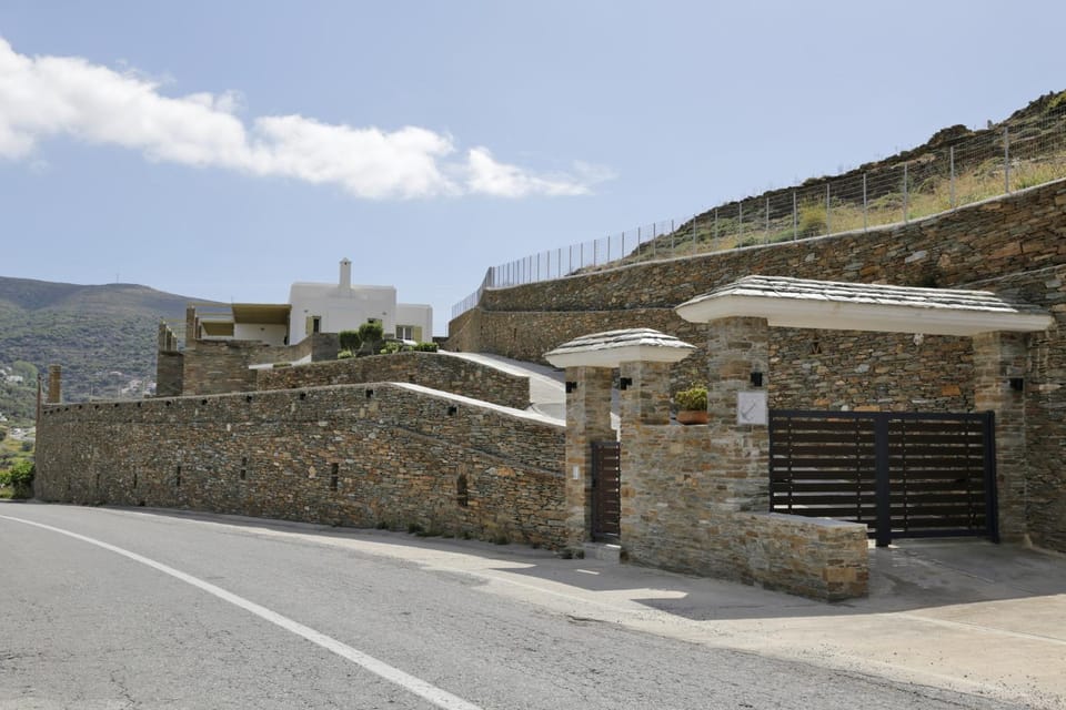 Property building, Parking, acessibility