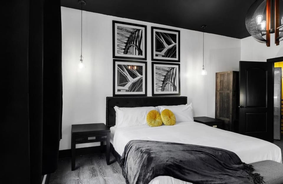 The Black And White Suite House in Chicago