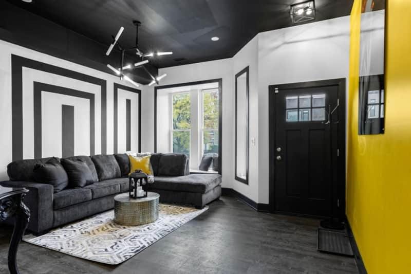 The Black And White Suite House in Chicago