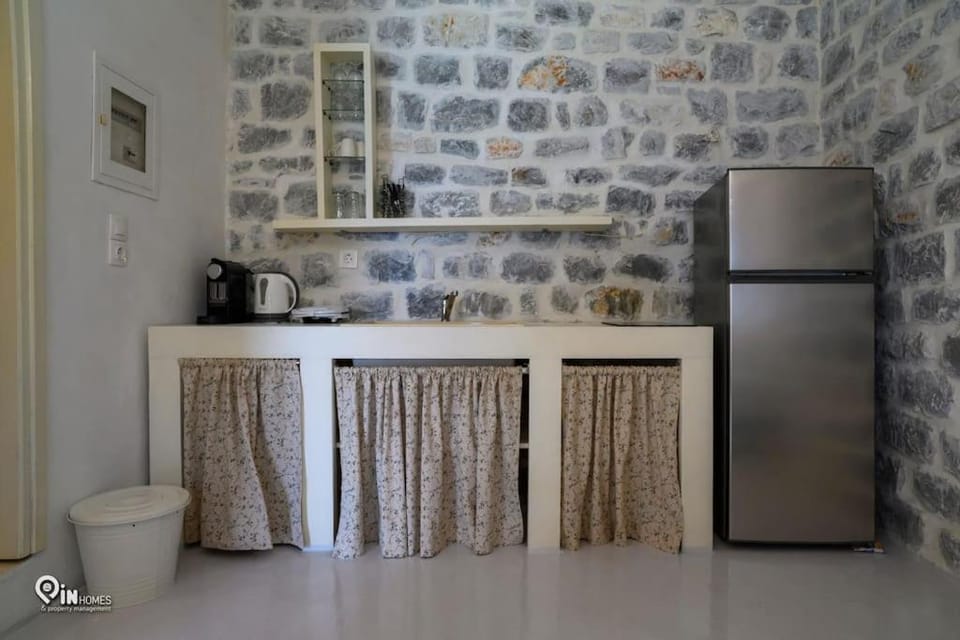 Sikies - Unique Beachfront Stone House in Alipa-Mani House in Peloponnese Region