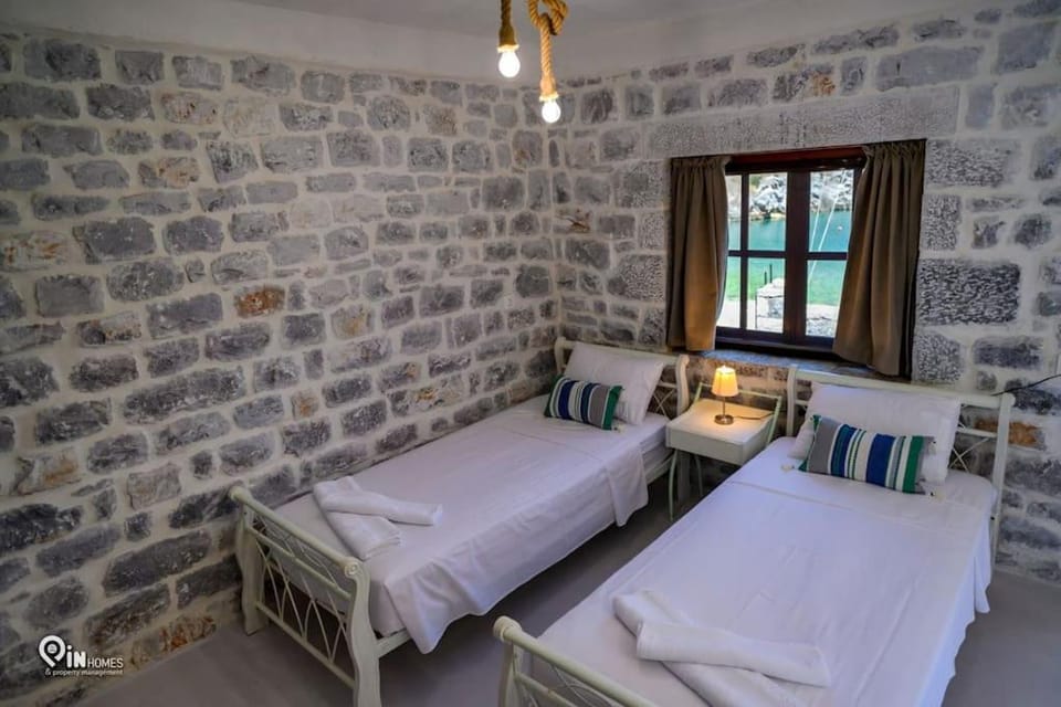 Sikies - Unique Beachfront Stone House in Alipa-Mani House in Peloponnese Region