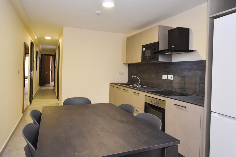 Kitchen or kitchenette, Dining area, stove