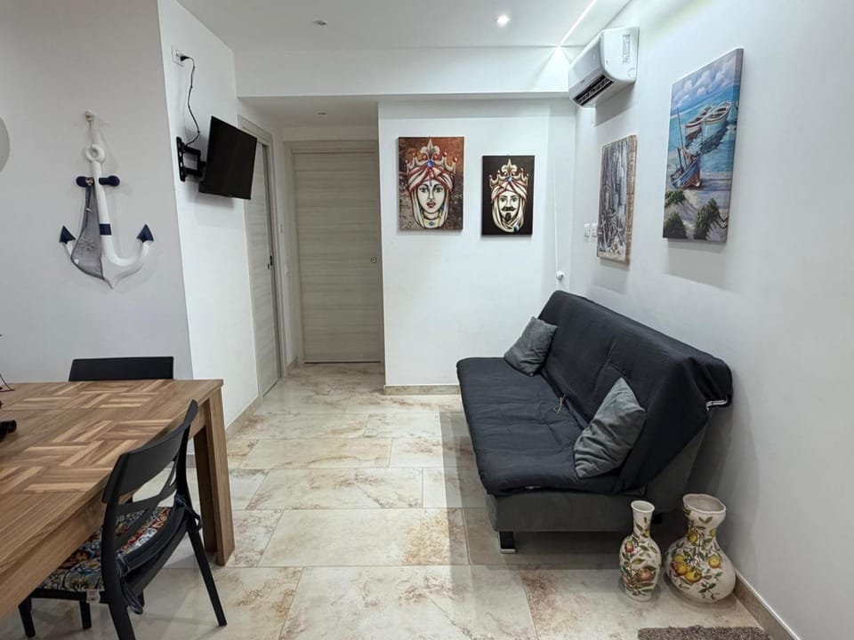 Kitchen or kitchenette, Dining area, oven, stove, toaster