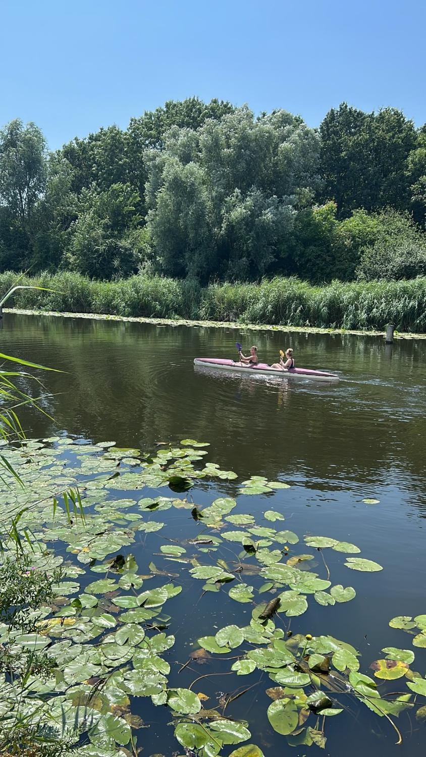 Villa Riverside met hottub, eigen aanlegsteiger, zwemtrap, trampoline en kano's House in Zeewolde
