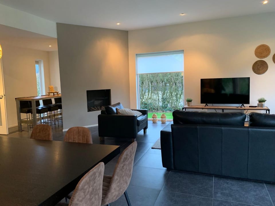 Communal lounge/ TV room, Living room, Seating area, Dining area