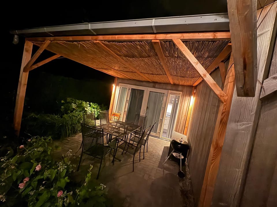Villa Riverside met hottub, eigen aanlegsteiger, zwemtrap, trampoline en kano's House in Zeewolde