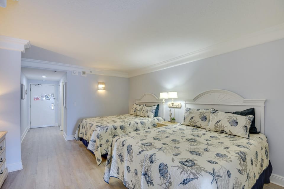 Daytona Beach Studio Condo w/ Ocean Views! Apartment in Holly Hill
