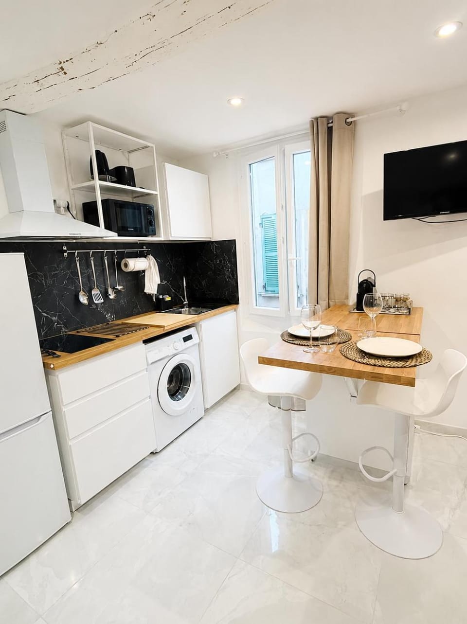 Dining area, kitchen