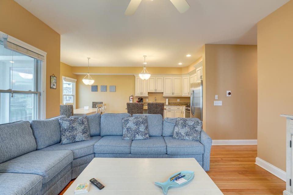 Long Beach Island Townhome w/ Rooftop Deck & Grill House in North Beach Haven