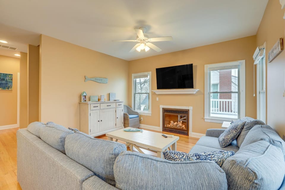 Long Beach Island Townhome w/ Rooftop Deck & Grill House in North Beach Haven