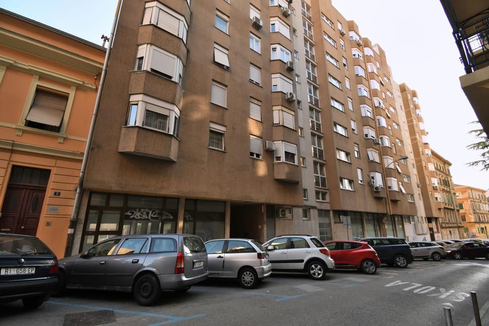 Property building, Facade/entrance