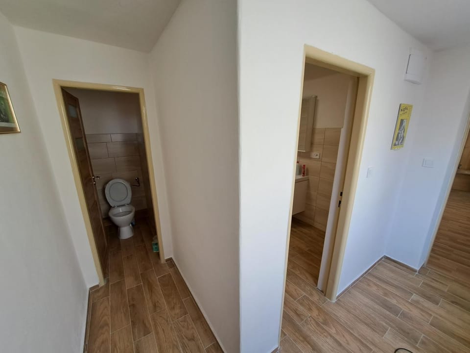 Toilet, Bathroom