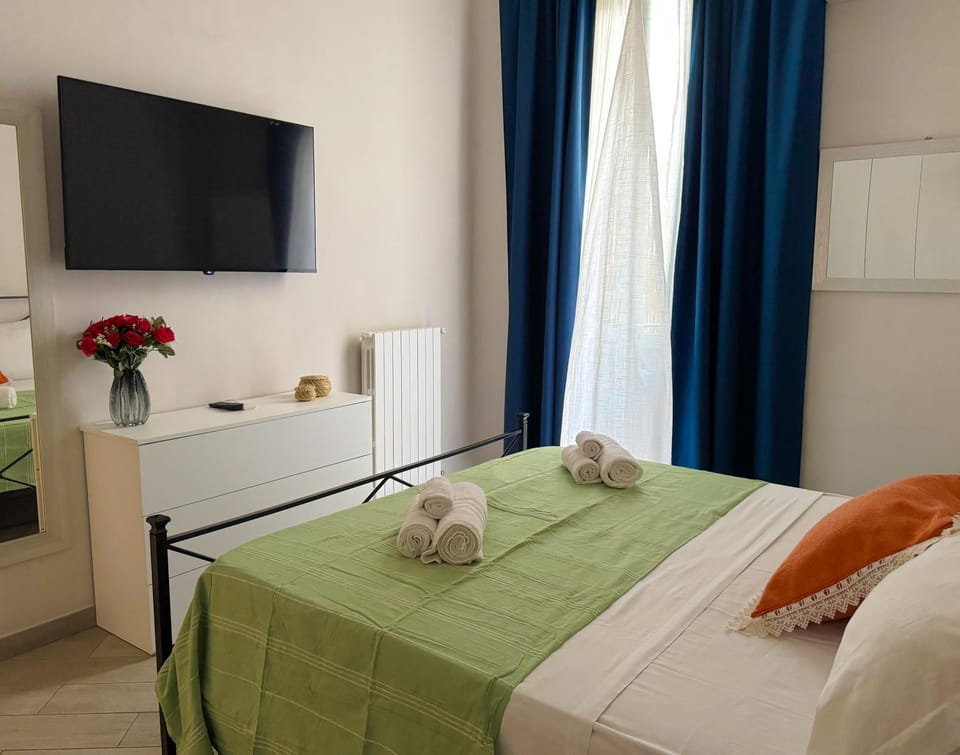 TV and multimedia, Photo of the whole room, Decorative detail, Decorative detail