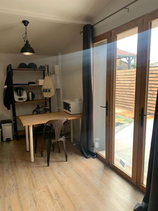 Cabane au fond du jardin Apartment in Bordeaux