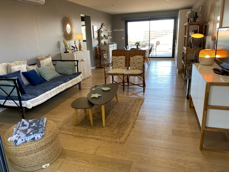 Living room, Seating area
