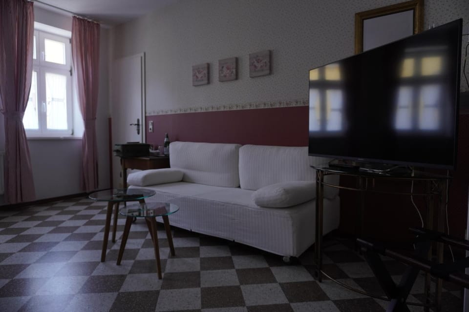 TV and multimedia, Photo of the whole room