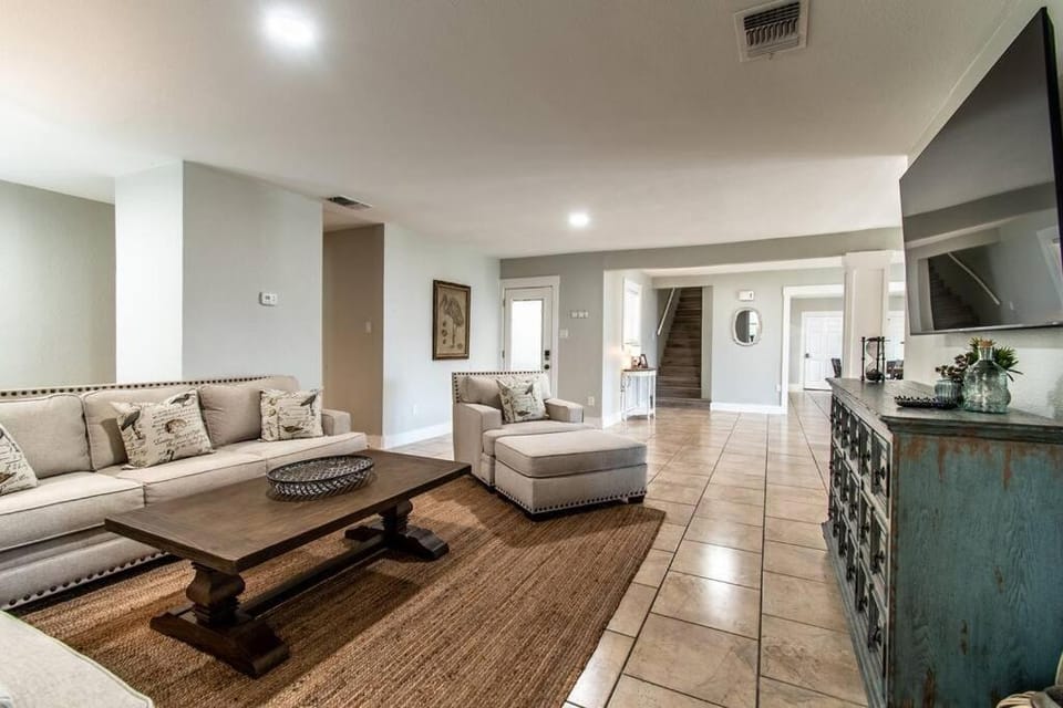 Sail Away Your Coastal Pool Oasis Awaits House in Nueces County