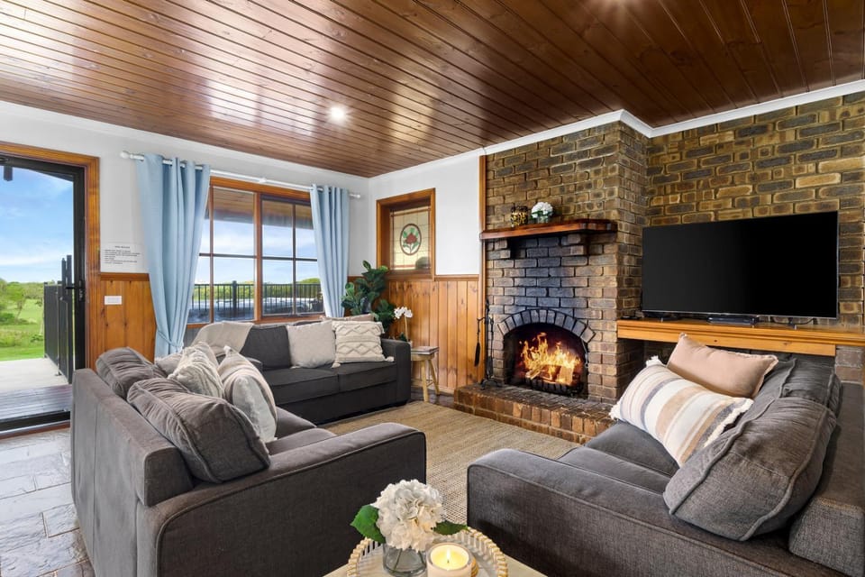 Apollo Bay Cottages- Wild Dog House in Apollo Bay