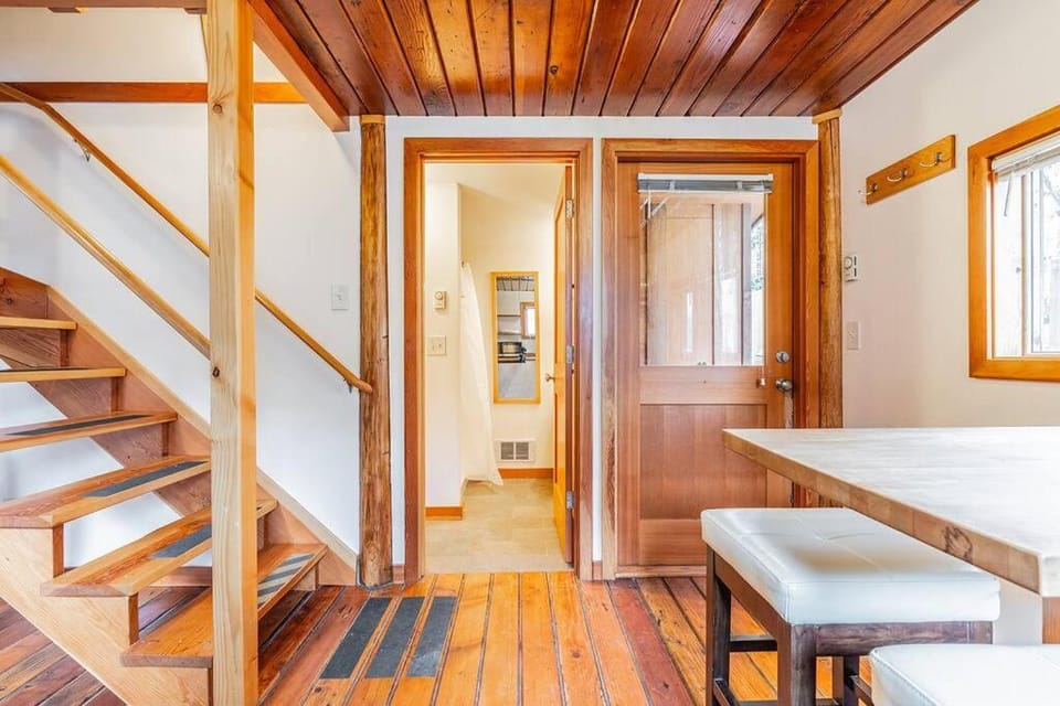 Charming two-level retreat in Capitol Hill - Foxglove Inn House in Capitol Hill