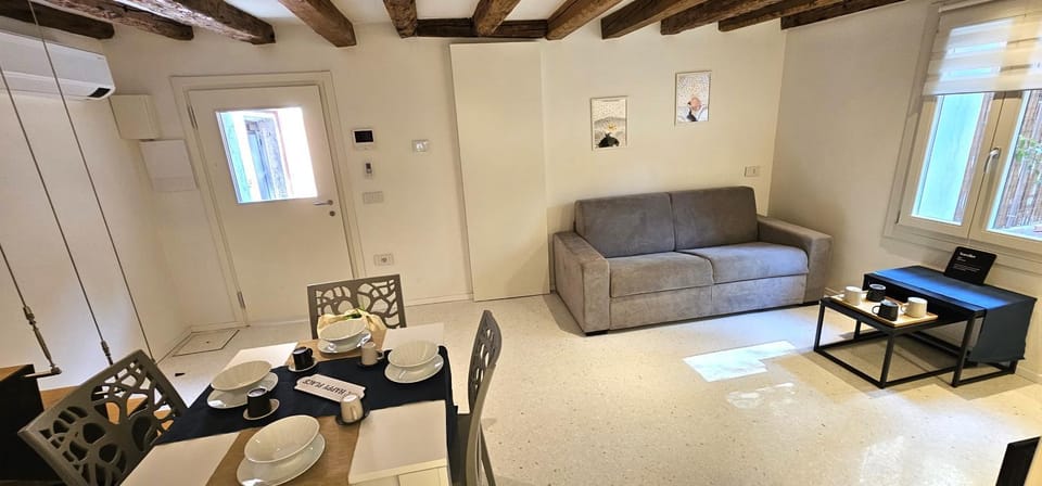 Small Villa with private Garden Apartment in Lido di Venezia