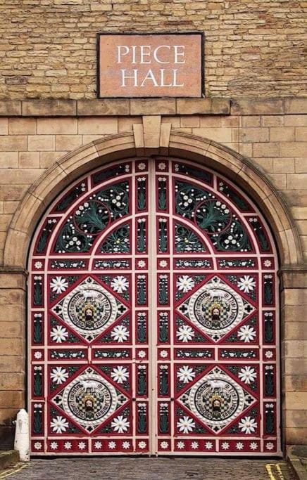 Homely 3 Bed House Halifax House in Calderdale