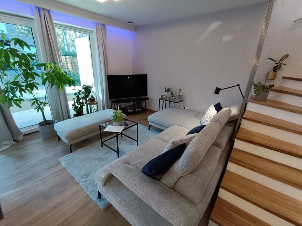 Communal lounge/ TV room, TV and multimedia, Living room, Seating area