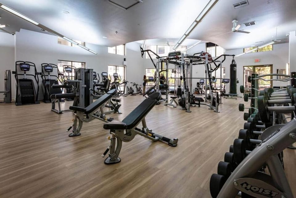 Woodland Hills Luxury Apt 2 bed CA Apartment in Woodland Hills