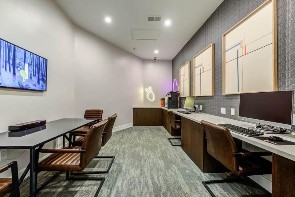 Woodland Hills Luxury Apt 2 bed CA Apartment in Woodland Hills