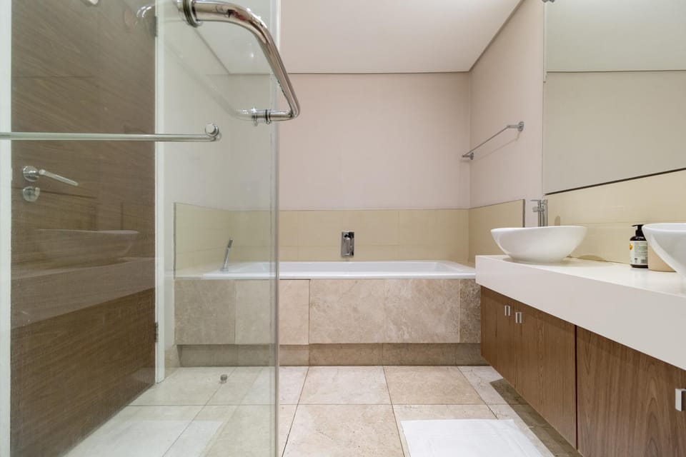 Canal Quays NO LOAD SHEDDING Two Bedroom Apartment Apartment in Cape Town