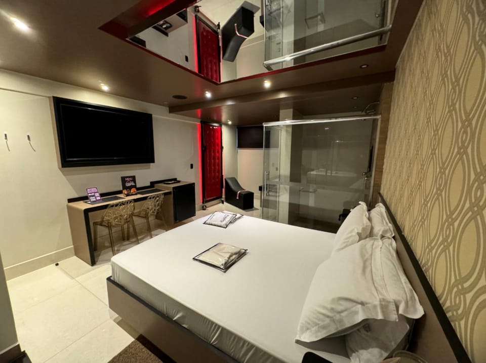 TV and multimedia, Photo of the whole room, oven, towels