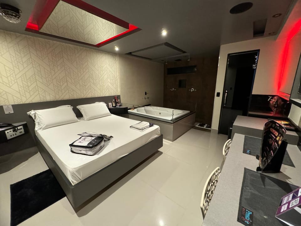 Bed, Photo of the whole room, Bedroom, air conditioner