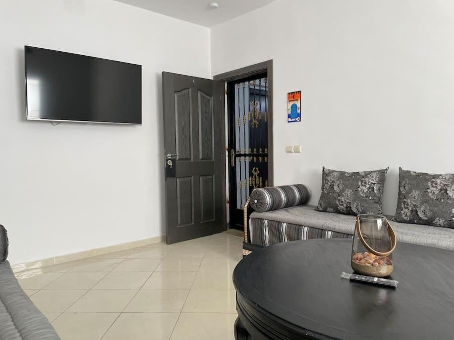 Communal lounge/ TV room, TV and multimedia, Living room, Seating area, Evening entertainment