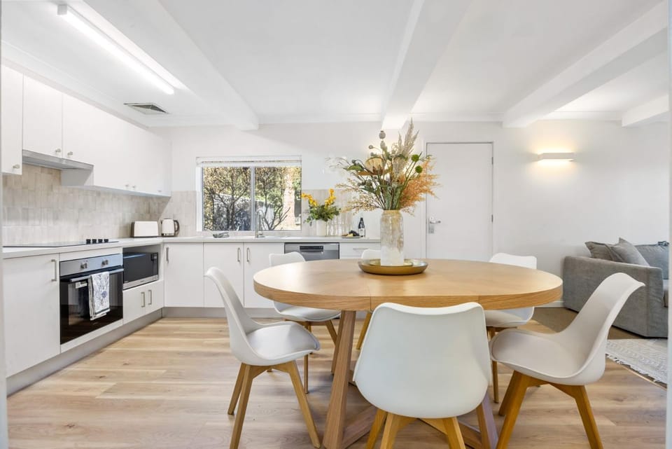Dining area, kitchen