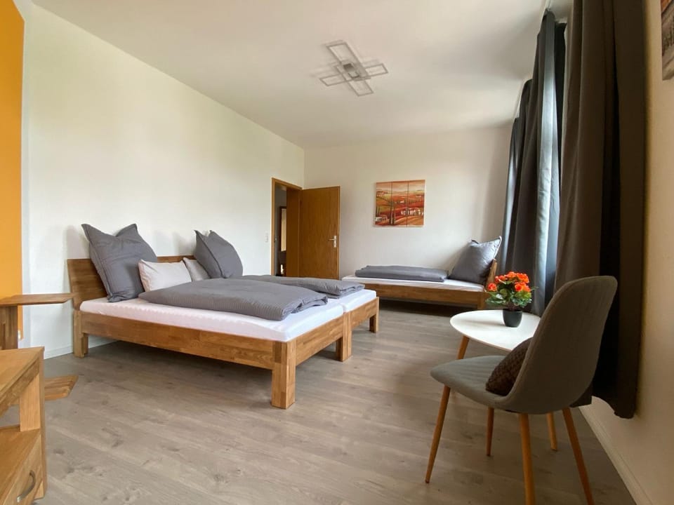 Bed, Living room, Photo of the whole room, Seating area, Bedroom