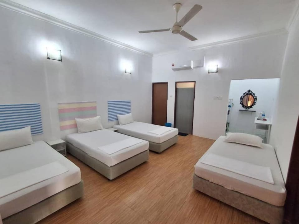 Bed, Photo of the whole room, air conditioner