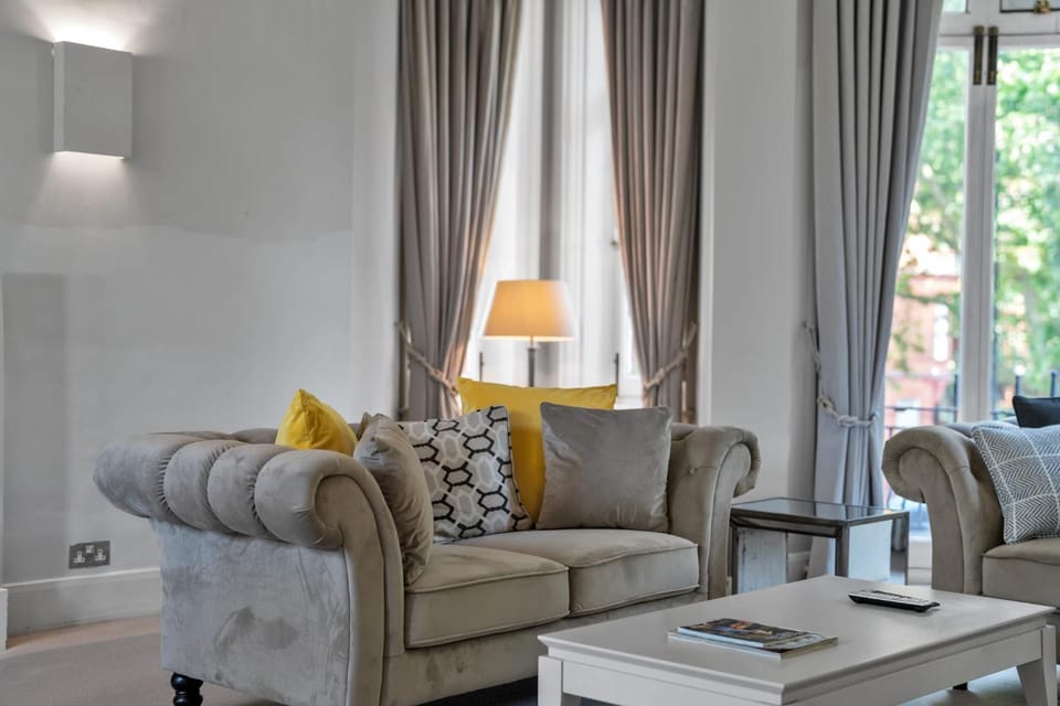 Living room, Seating area