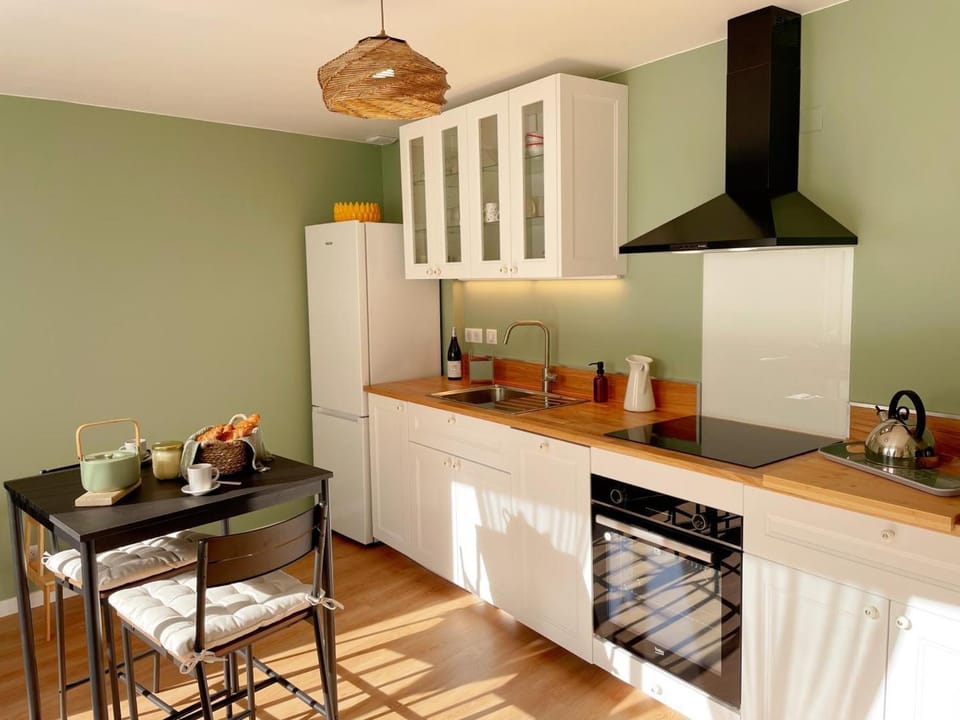 Gîte tout confort pour 6-8 pers, cœur de village, parking privé, jardin clos, proche ZooParc de Beauval - FR-1-491-344 House in Centre-Val de Loire