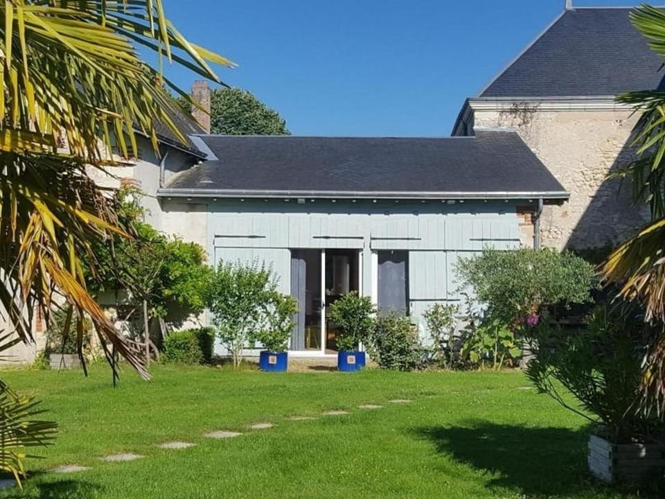 Chaleureux studio avec jardin commun et parking, idéal pour un couple face à l'Abbaye de Pontlevoy - FR-1-491-363 Apartment in Centre-Val de Loire
