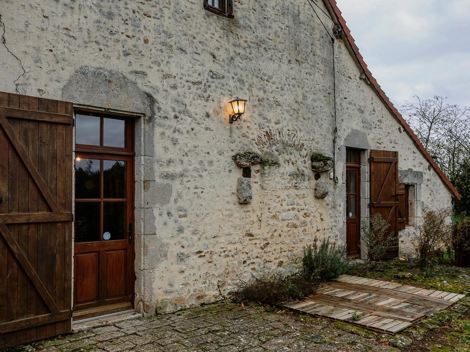 Maison restaurée avec jardin près de Vendôme, 3 chambres, cheminée, BBQ, internet, animaux acceptés - FR-1-491-367 House in Centre-Val de Loire