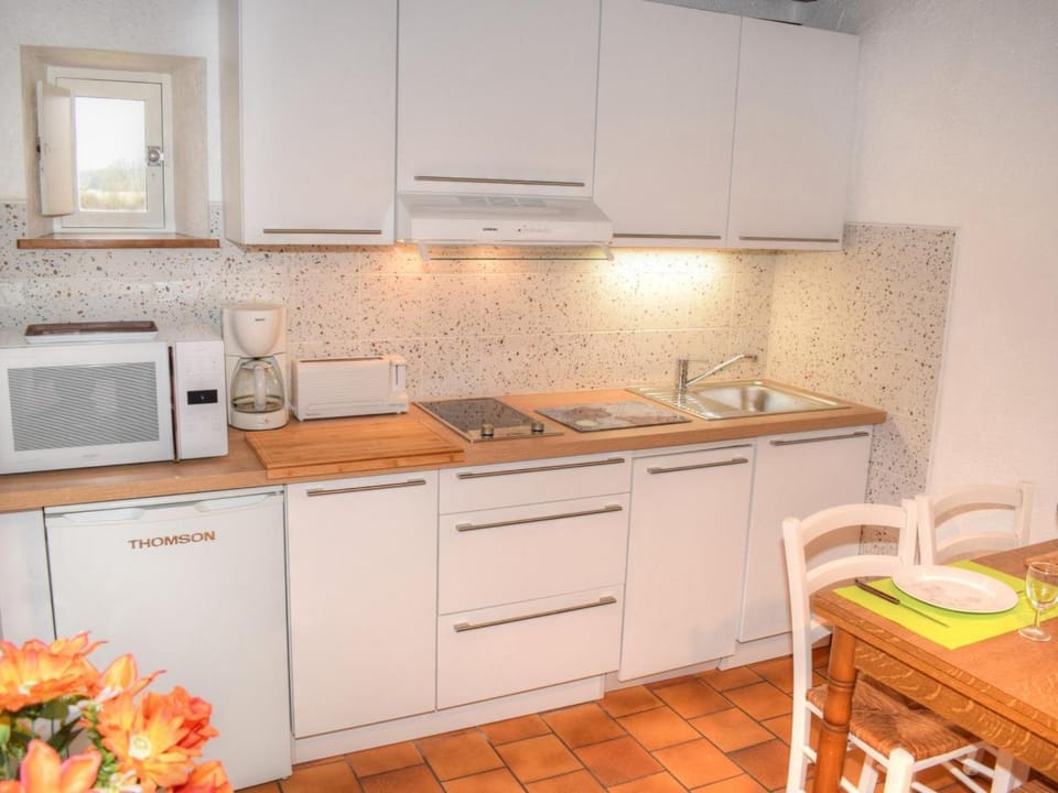 Gîte Rustique Charmant avec Terrasse Privative et Animal Accepté - FR-1-491-357 House in Centre-Val de Loire