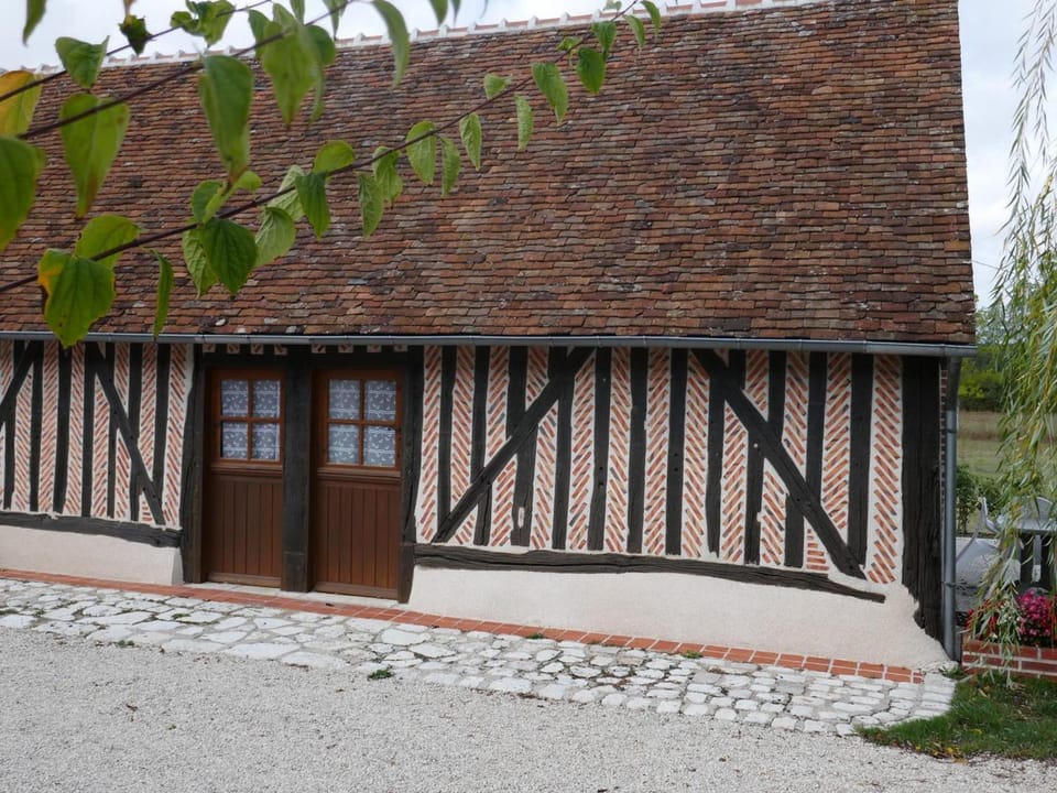 Gîte Rustique Charmant avec Terrasse Privative et Animal Accepté - FR-1-491-357 House in Centre-Val de Loire