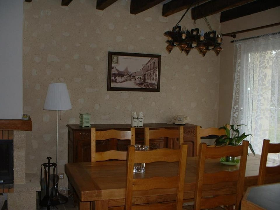 Charmant gîte rural à Houssay, avec terrasse et cheminée - FR-1-491-374 House in Centre-Val de Loire