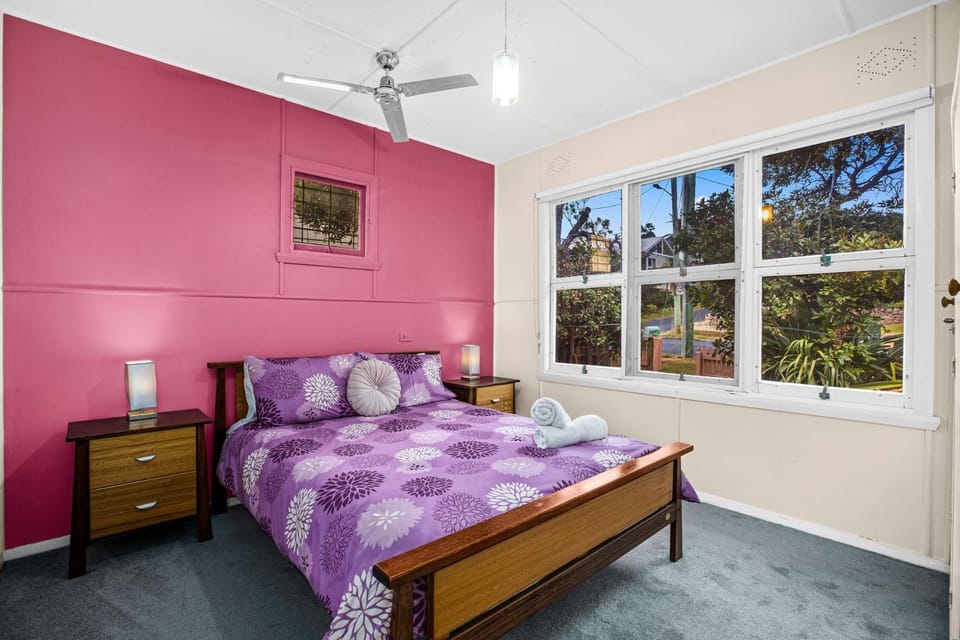 Lobster Cottage - best view in Sawtell with charm House in Middle Arm