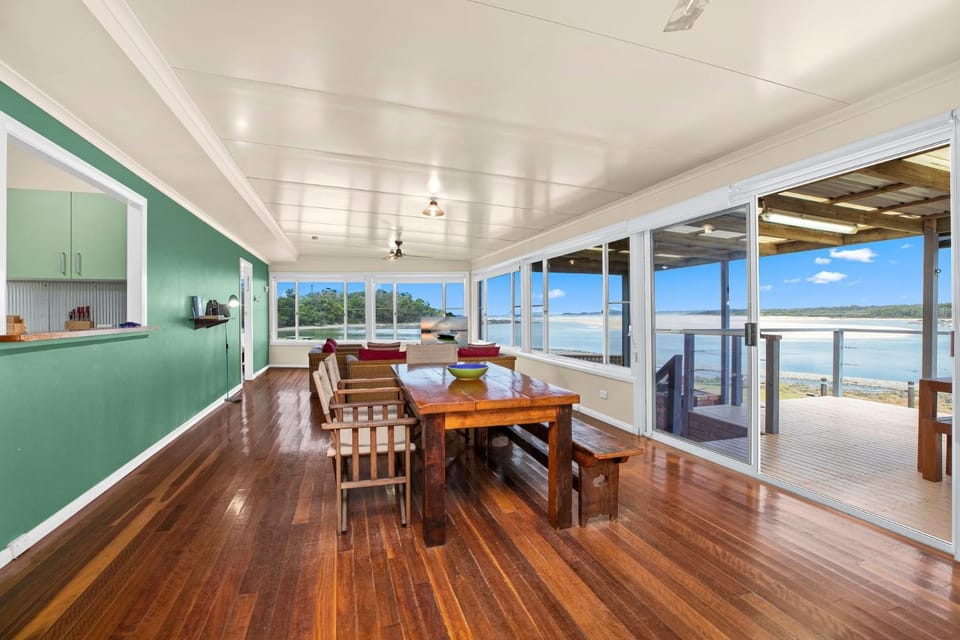 Lobster Cottage - best view in Sawtell with charm House in Middle Arm