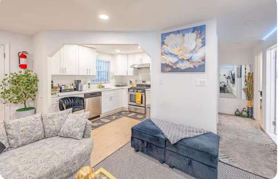 Kitchen or kitchenette, Living room, Seating area