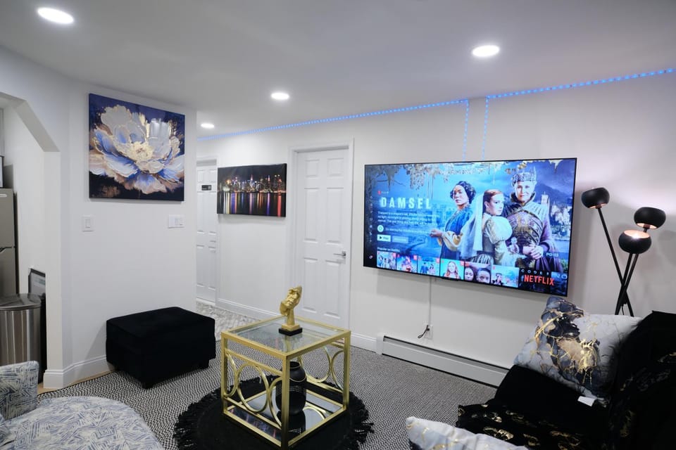 TV and multimedia, Living room, Seating area, Evening entertainment