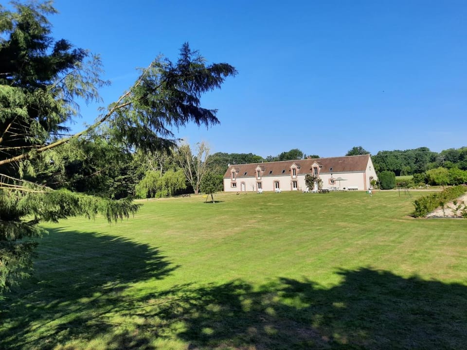 Gîte tout inclus avec piscine privative, activités de plein air et animaux en liberté - FR-1-491-396 House in Centre-Val de Loire