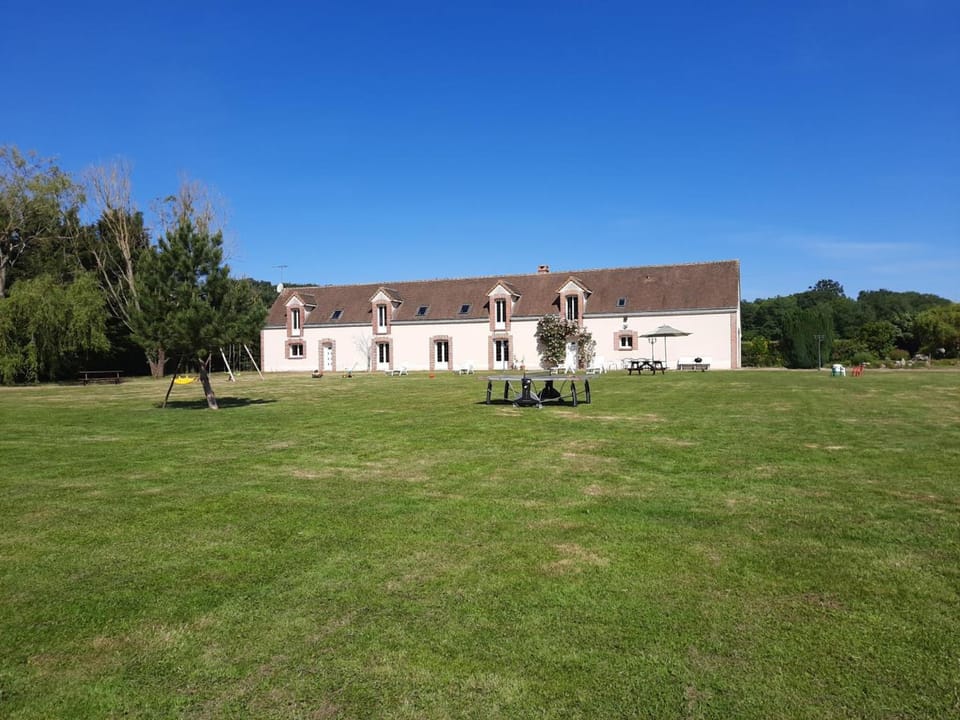Gîte tout inclus avec piscine privative, activités de plein air et animaux en liberté - FR-1-491-396 House in Centre-Val de Loire