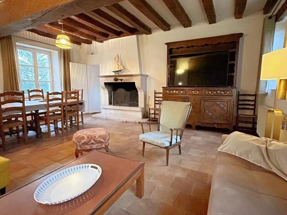 Gîte de charme avec piscine, animaux acceptés, idéal pour familles - FR-1-491-414 House in Centre-Val de Loire